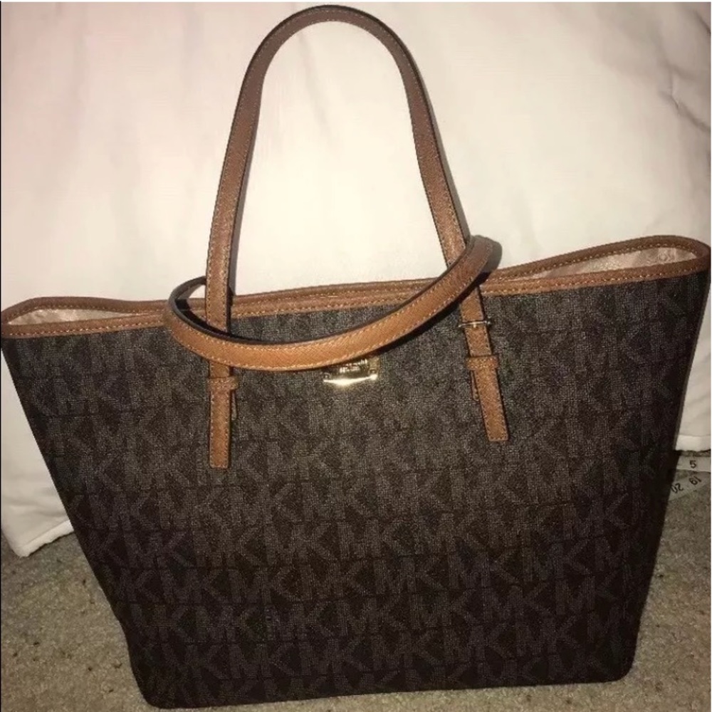 Micheal kors jet set travel carry all tote